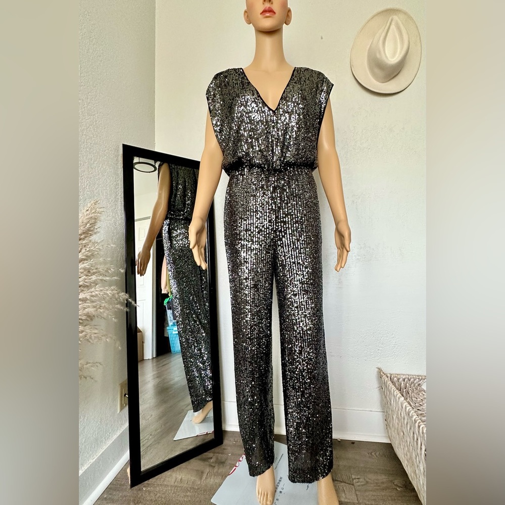 BCBGMAXAZRIA Sequined Jumpsuit in Silver/Black size XXS.